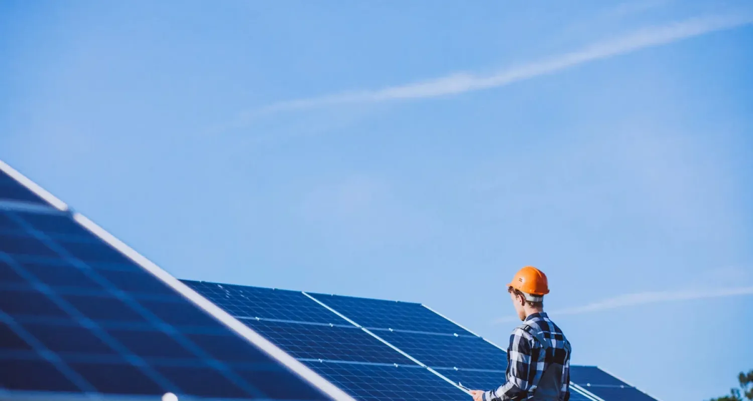 man worker in the firld by the solar panels scaled 1 35bf1baf Kadef SpA